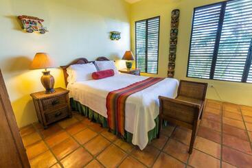 هتل Hacienda Tamarindo