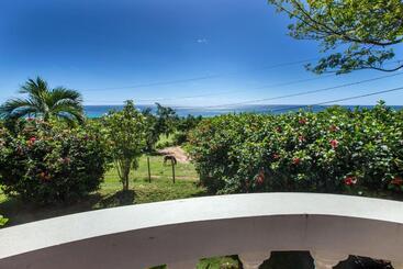 هتل Hacienda Tamarindo
