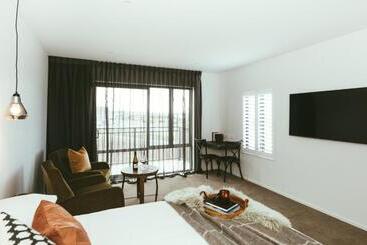 هتل Mariner Suites