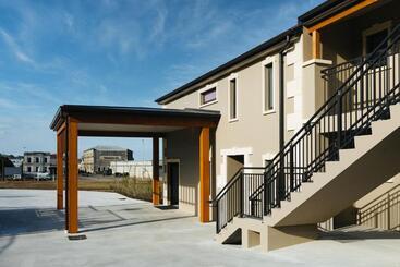 هتل Mariner Suites