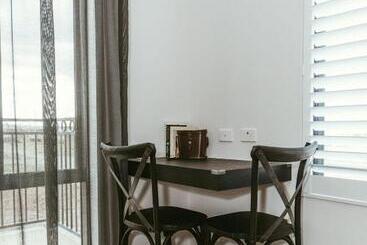 هتل Mariner Suites