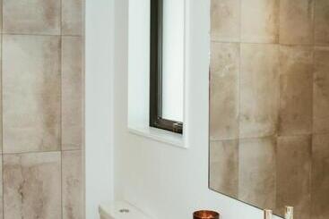 هتل Mariner Suites