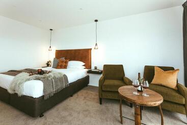 هتل Mariner Suites