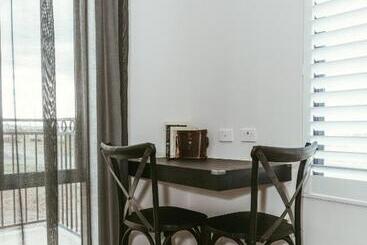هتل Mariner Suites