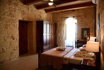 پانسیون Gozo Farmhouse