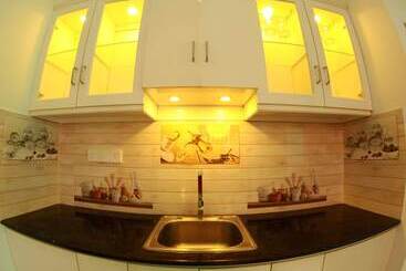 تختخواب و صبحانه Grand Residence