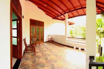 تختخواب و صبحانه Grand Residence