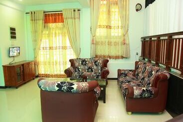 تختخواب و صبحانه Grand Residence