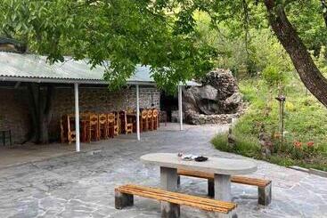 تختخواب و صبحانه Halidzor