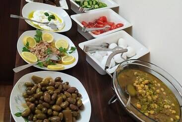 تختخواب و صبحانه Orient