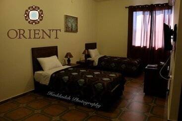 تختخواب و صبحانه Orient