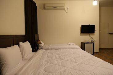 تختخواب و صبحانه Orient