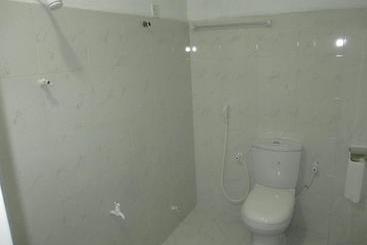 تختخواب و صبحانه Uppuveli Beach House