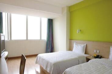 هتل 7days Inn Shenzhen Pinghu Huanan Cheng