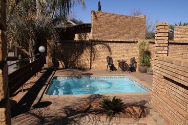 هتل Kuruman Inn