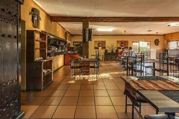هتل Kuruman Inn