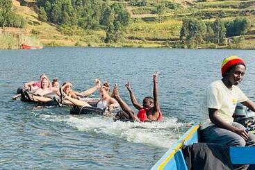 Lake Bunyonyi Rock Resort