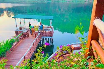 Lake Bunyonyi Rock Resort