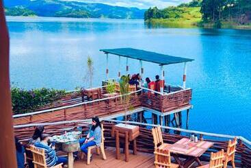 Lake Bunyonyi Rock Resort