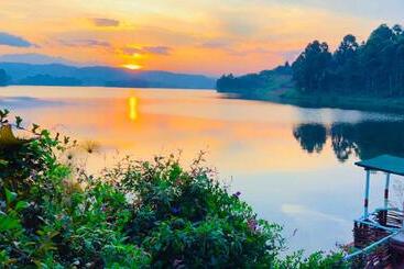 Lake Bunyonyi Rock Resort