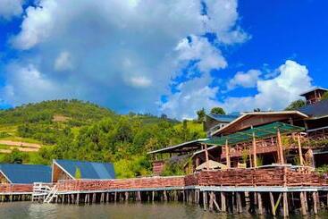 Lake Bunyonyi Rock Resort
