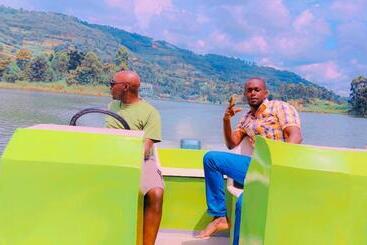 Lake Bunyonyi Rock Resort