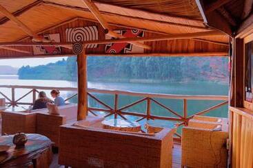 Lake Bunyonyi Rock Resort