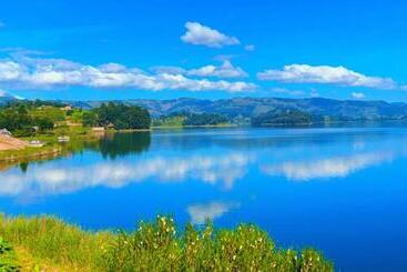 Lake Bunyonyi Rock Resort