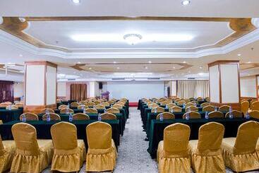 Vienna International Hotel Shenzhen Songgang Wanzhao Square