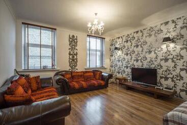 هاستل Central Luxury Apartments