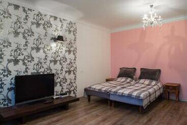 هاستل Central Luxury Apartments
