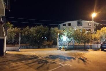 تختخواب و صبحانه Da Rosa