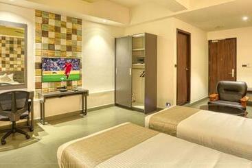 هتل As Airport Inn