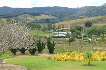 هتل Fazenda Retiro Das Rosas