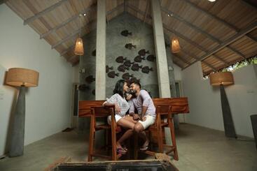 هتل Hiru Villas And Kitesurfing