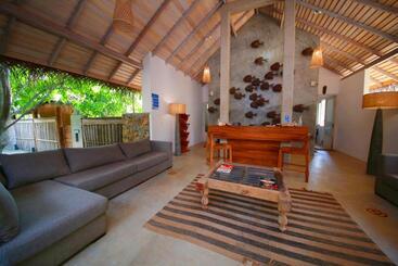 هتل Hiru Villas And Kitesurfing