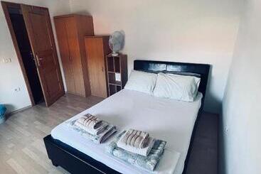 هتل Rooms Busija