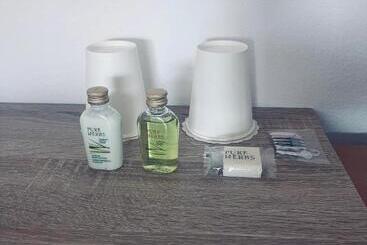 هتل Rooms Busija