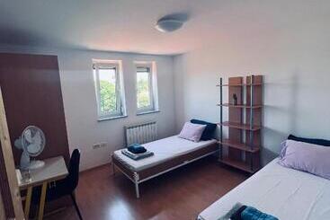 هتل Rooms Busija
