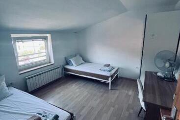 هتل Rooms Busija