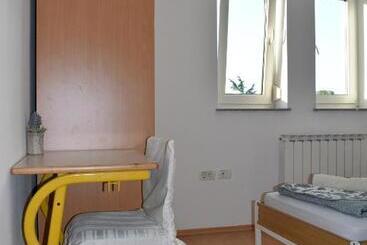 هتل Rooms Busija