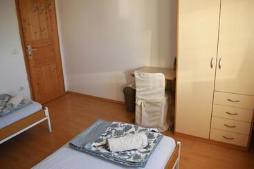 هتل Rooms Busija