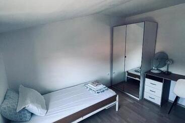 هتل Rooms Busija