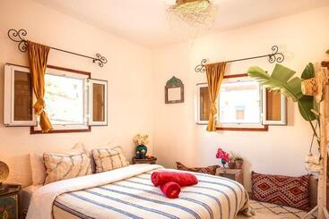 The Lunar Surf House - Aourir