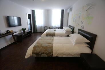 Time Traveller Hotel   Near The Grass Skyline, Dajingmen, Zhangjiakoubu, 20 Minutes Away From Zhangj