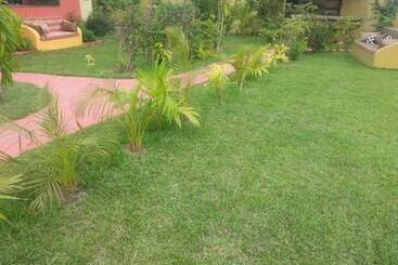 پانسیون Golden Lilies