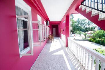 پانسیون Guest House Imeda