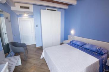 膳宿费 Largo Chianura