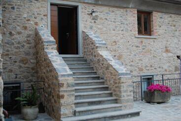 هتل Agriturismo Lucchettiferrari
