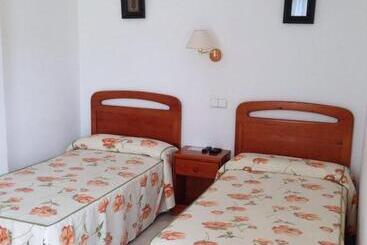 ペンション Habitaciones López Azcona